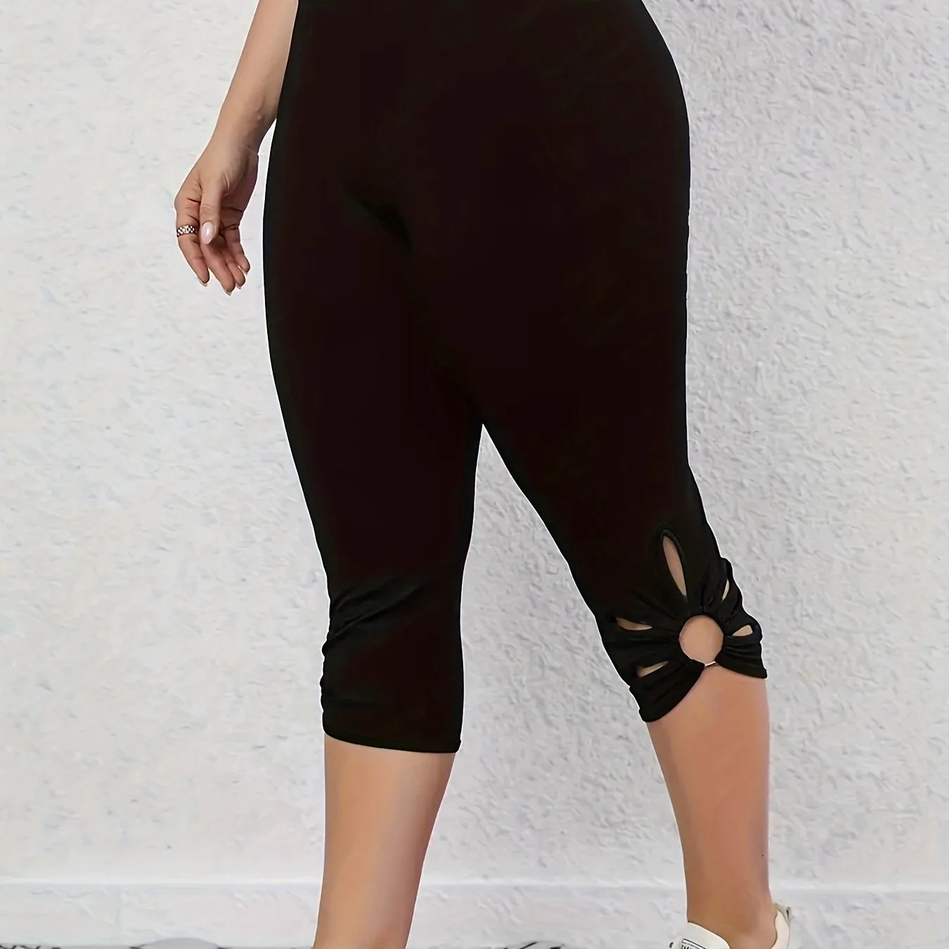 Curve Appeal Women's Plus Solid Cut Out Ring Capri Leggings for Active Style and Comfort