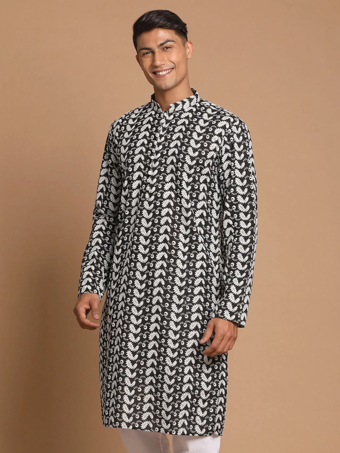 VASTRAMAY Men Black Pure Cotton Chikankari Kurta